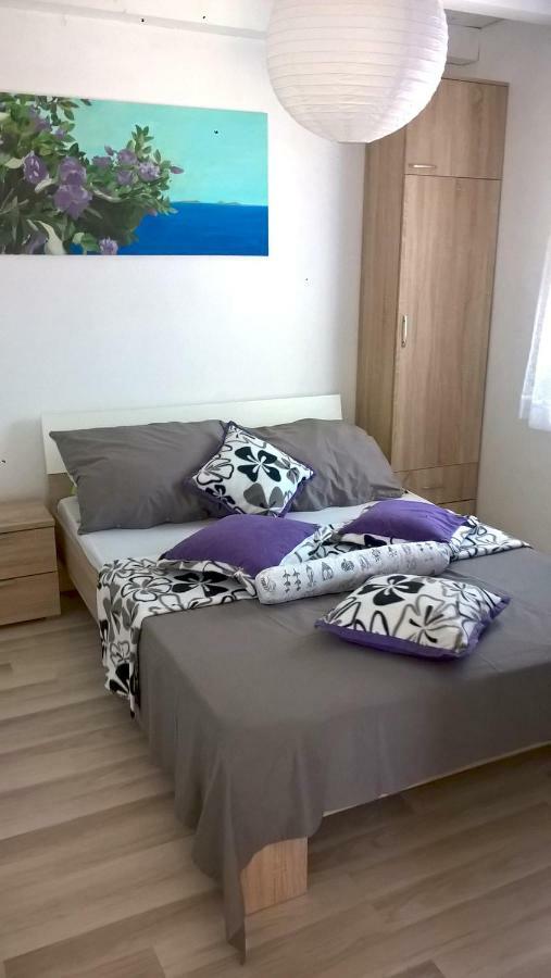 Apartment Kamelia Vir Exterior photo