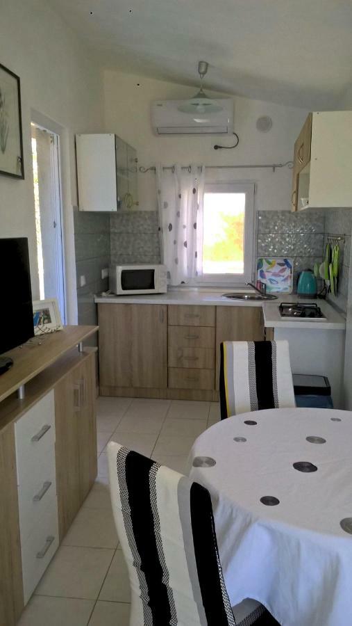 Apartment Kamelia Vir Exterior photo